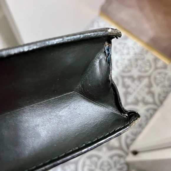 Authentic Louis Vuitton Epi Clutch - Picture 12 of 16